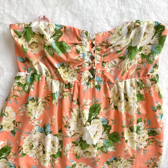 Forever 21 Floral Maxi Dress in Size Medium - Picture 6 of 14